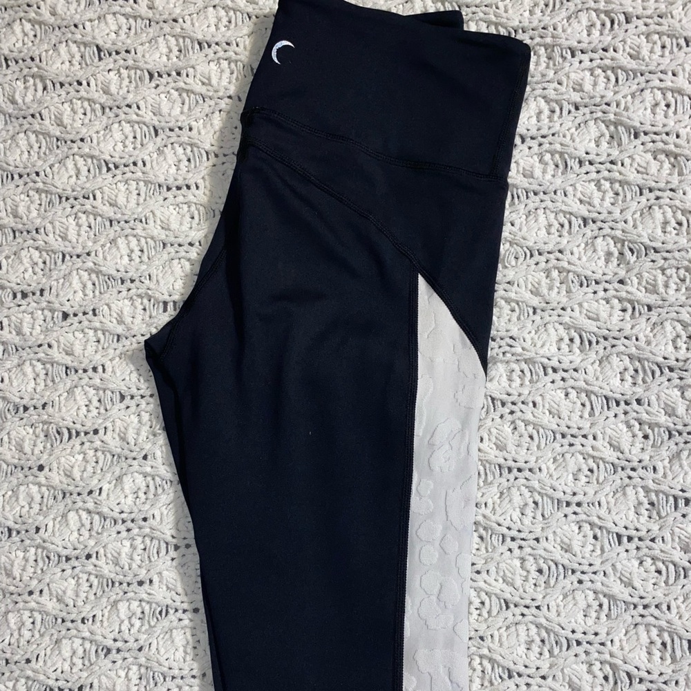 White Leopard Strip LNT 7/8 length leggings